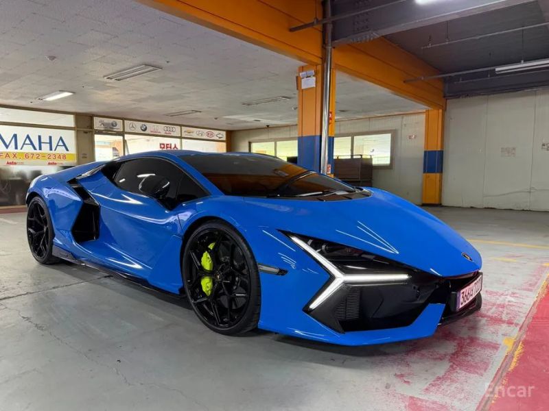 Lamborghini Revuelto