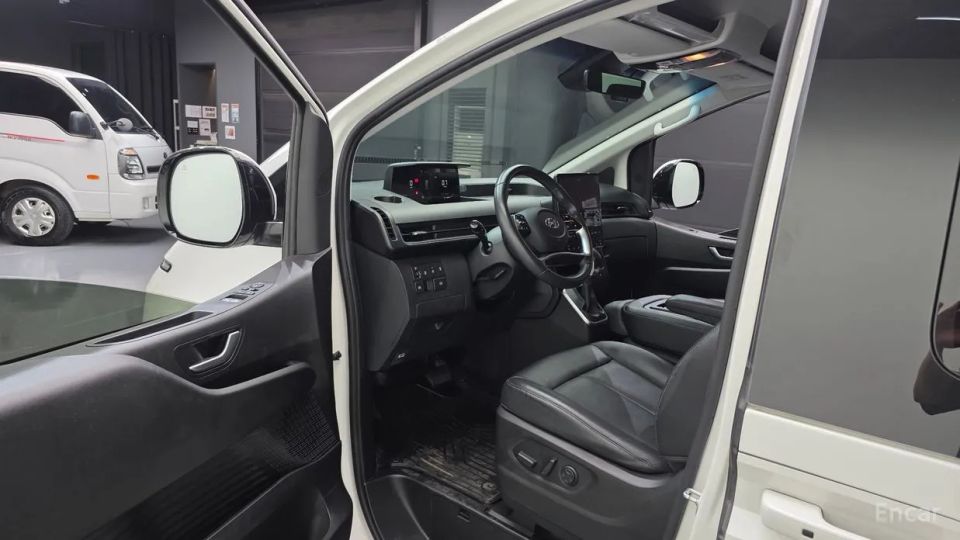 Hyundai Staria