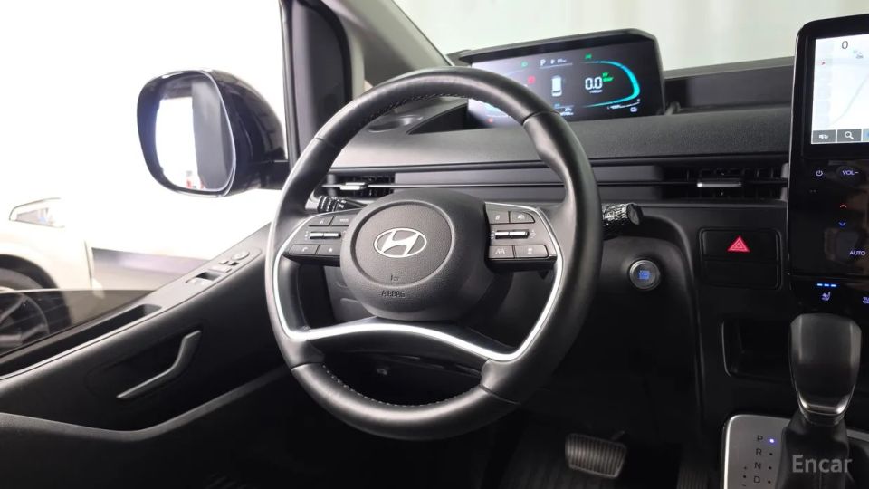 Hyundai Staria