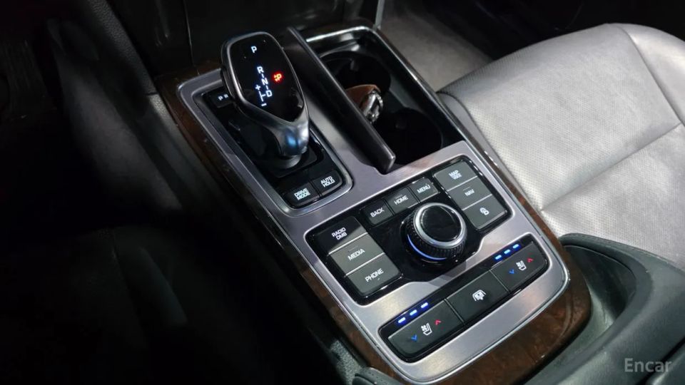 Hyundai Equus