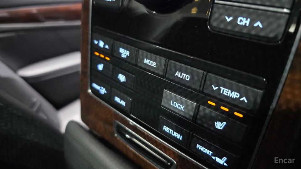 Hyundai Equus