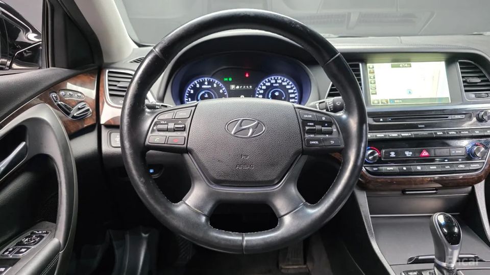 Hyundai Aslan