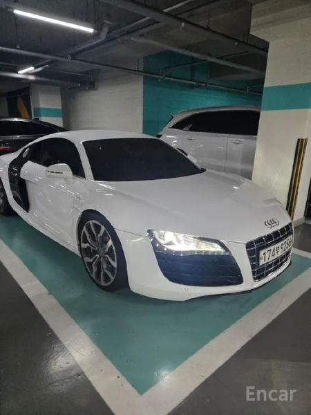 Audi R8