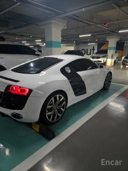 Audi R8