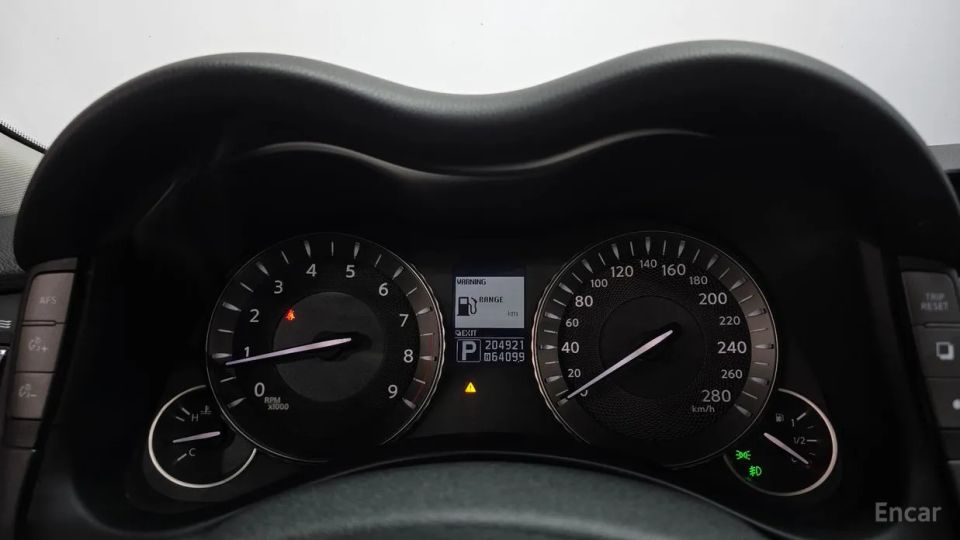 Infiniti M