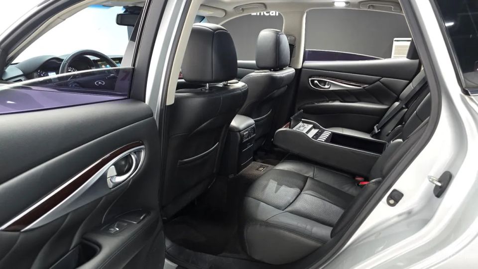 Infiniti M