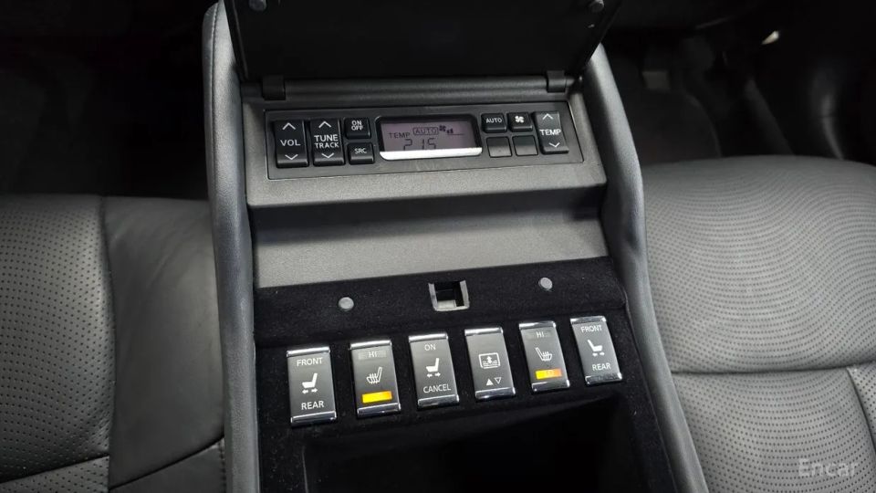 Infiniti M