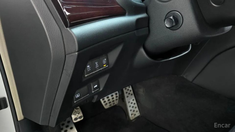Infiniti M