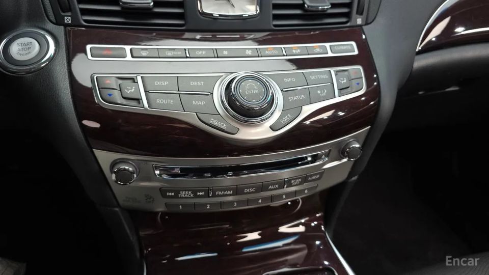 Infiniti M
