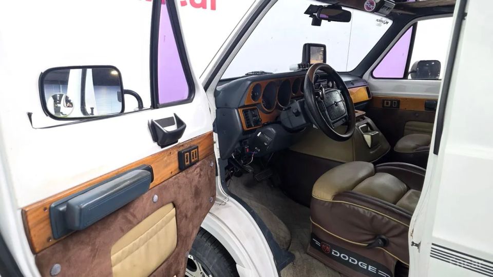 Dodge Ram Van