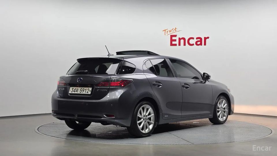 Lexus CT200h