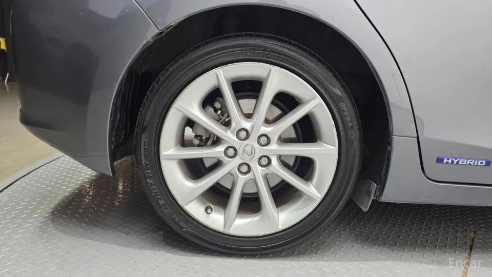 Lexus CT200h