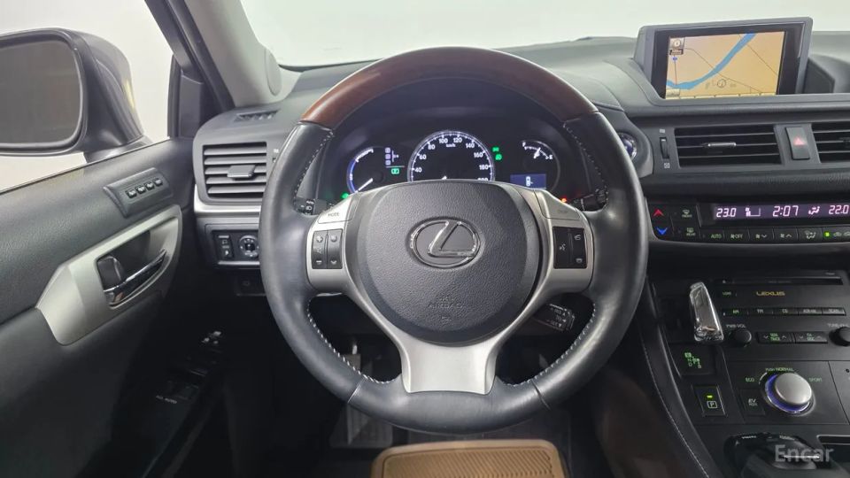 Lexus CT200h