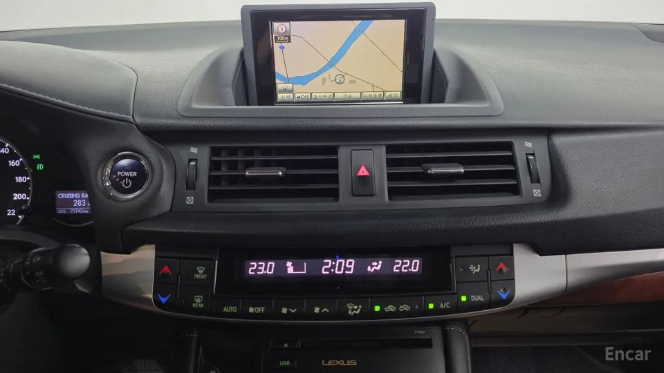 Lexus CT200h
