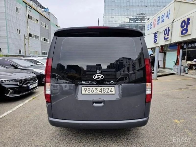 Hyundai Staria