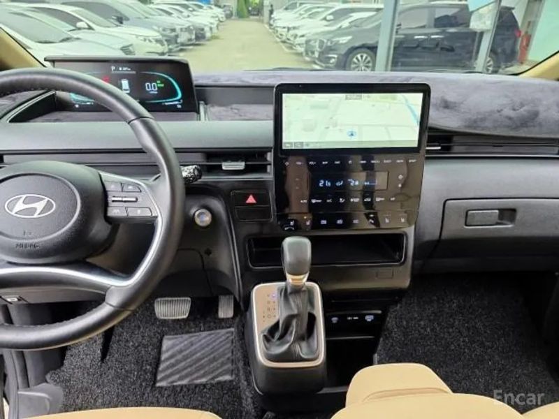 Hyundai Staria
