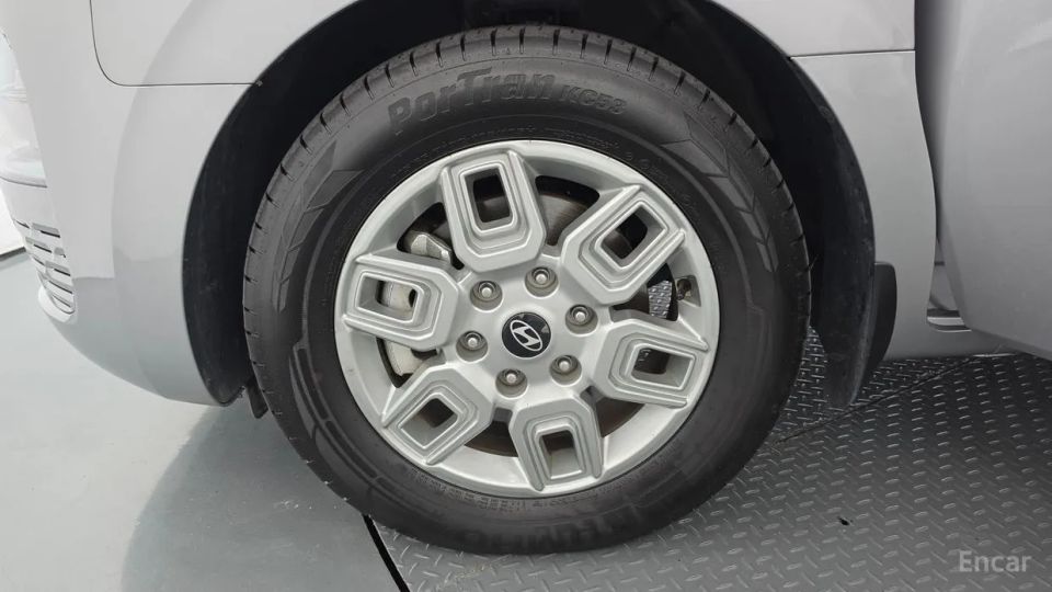 Hyundai Staria