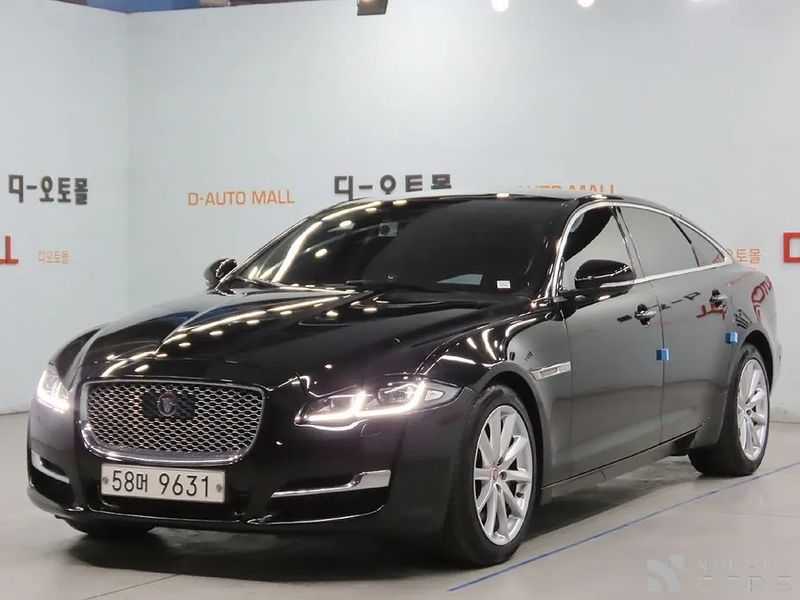 Jaguar XJ