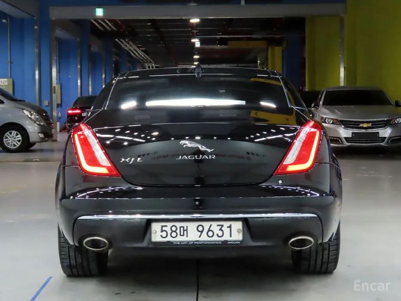 Jaguar XJ