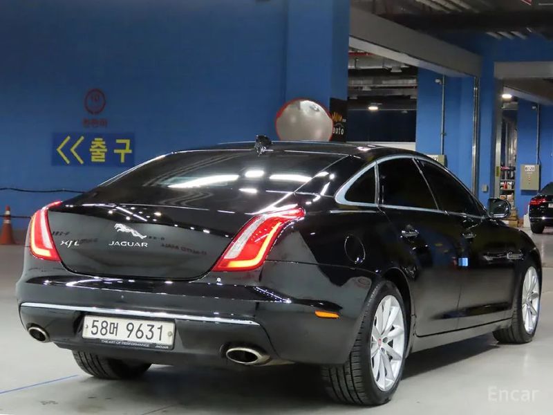 Jaguar XJ