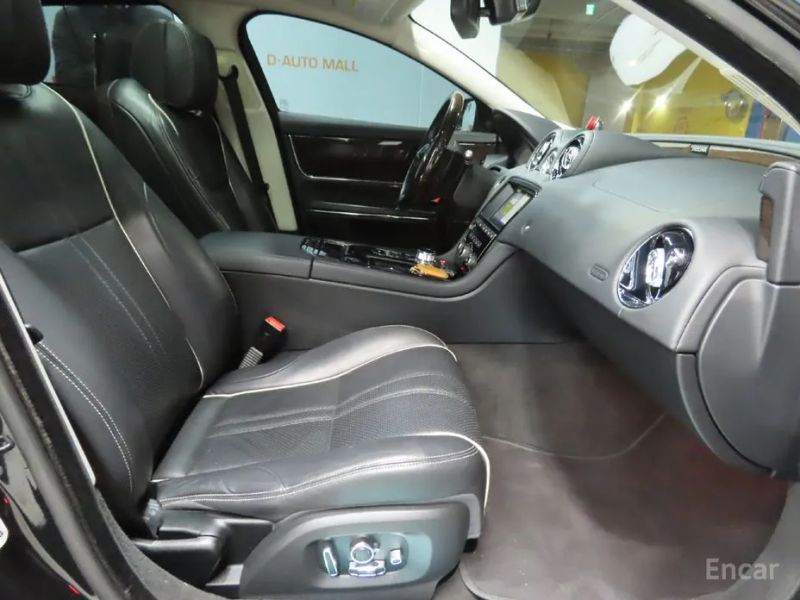 Jaguar XJ