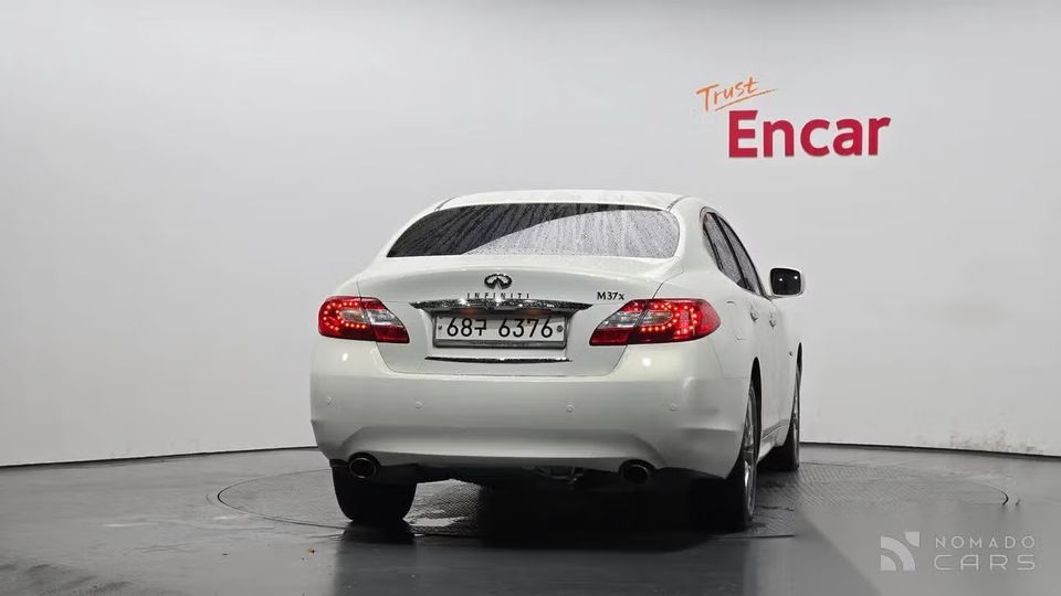 Infiniti M