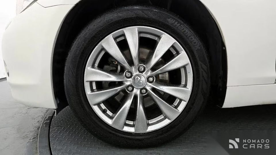 Infiniti M
