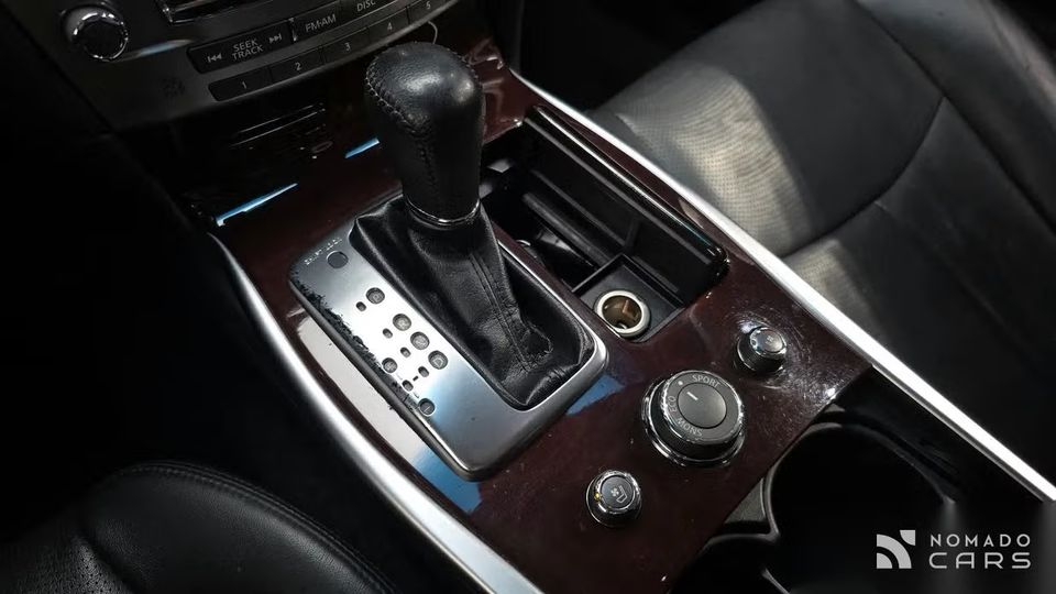 Infiniti M
