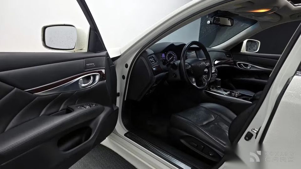 Infiniti M