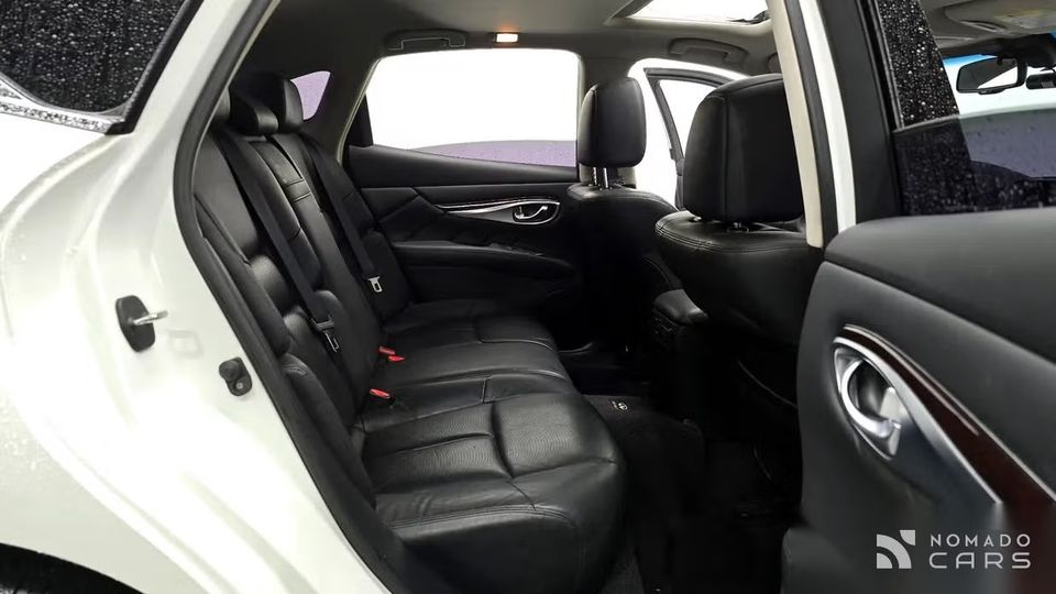 Infiniti M