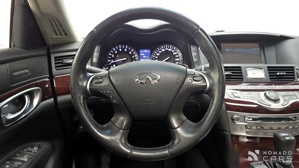 Infiniti M