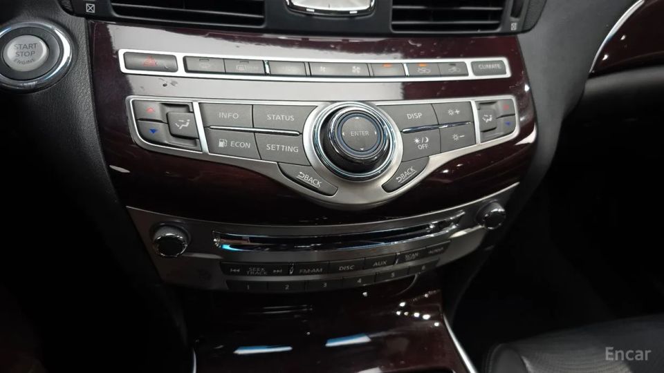 Infiniti M