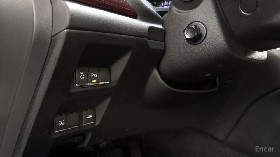 Infiniti M