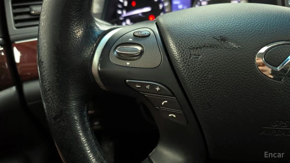 Infiniti M