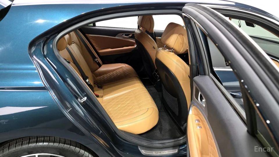 Genesis G70