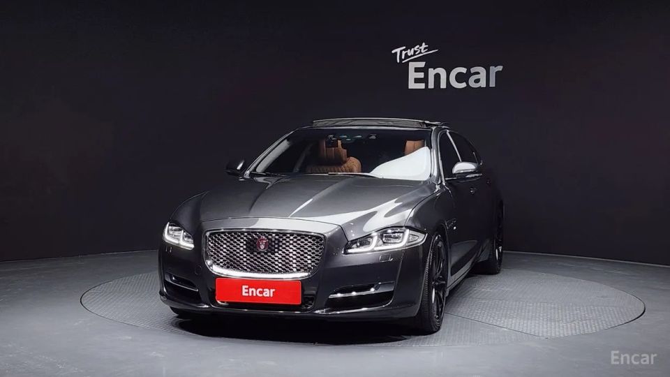 Jaguar XJ