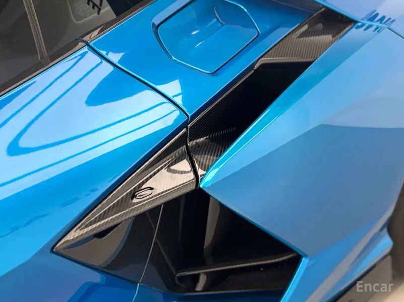 Lamborghini Revuelto