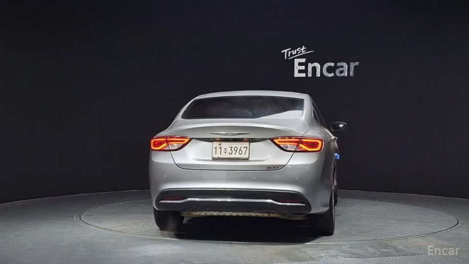Chrysler 200