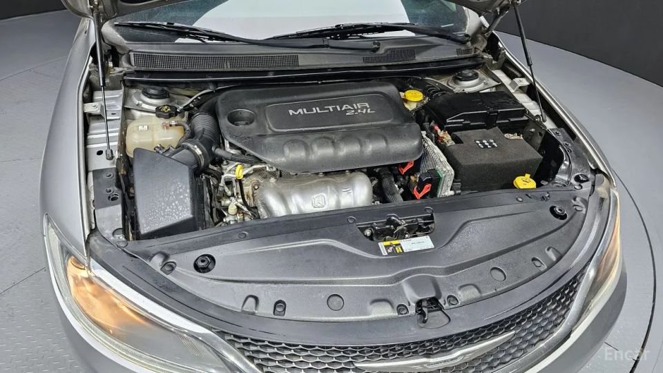 Chrysler 200