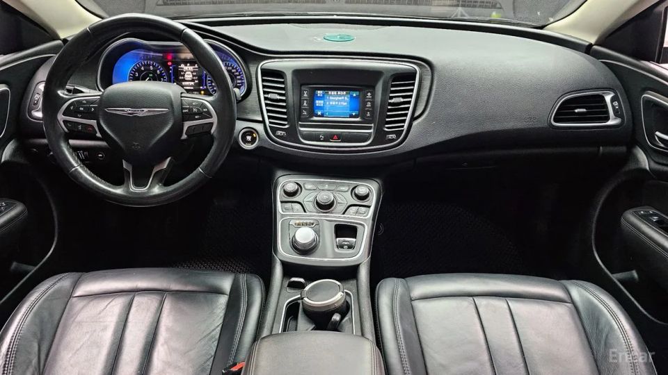Chrysler 200