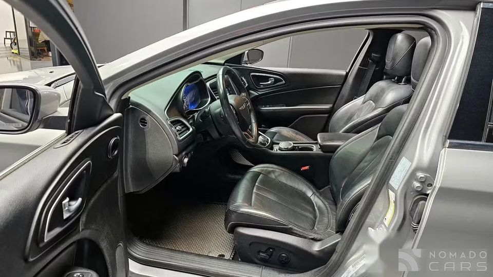 Chrysler 200