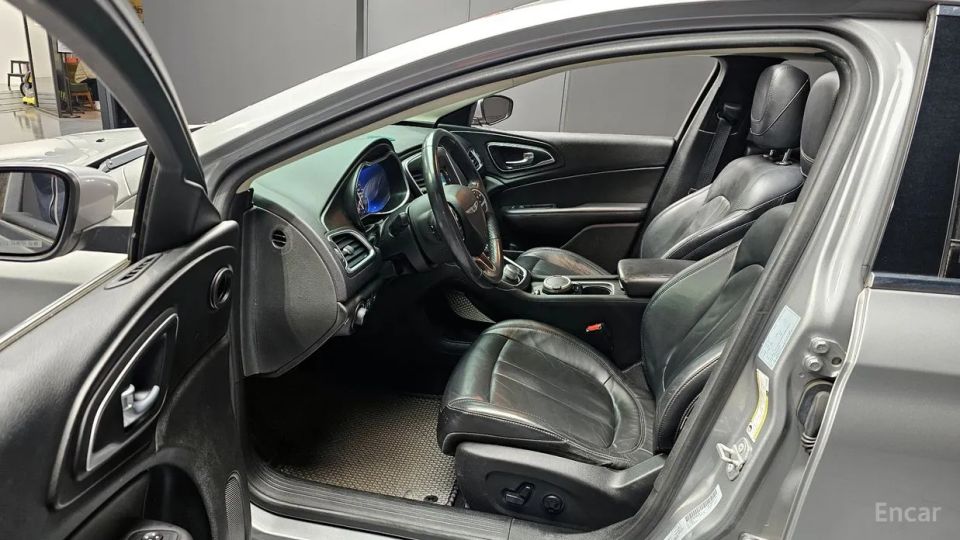 Chrysler 200