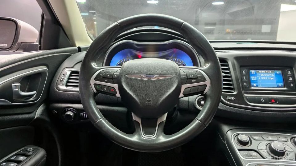 Chrysler 200