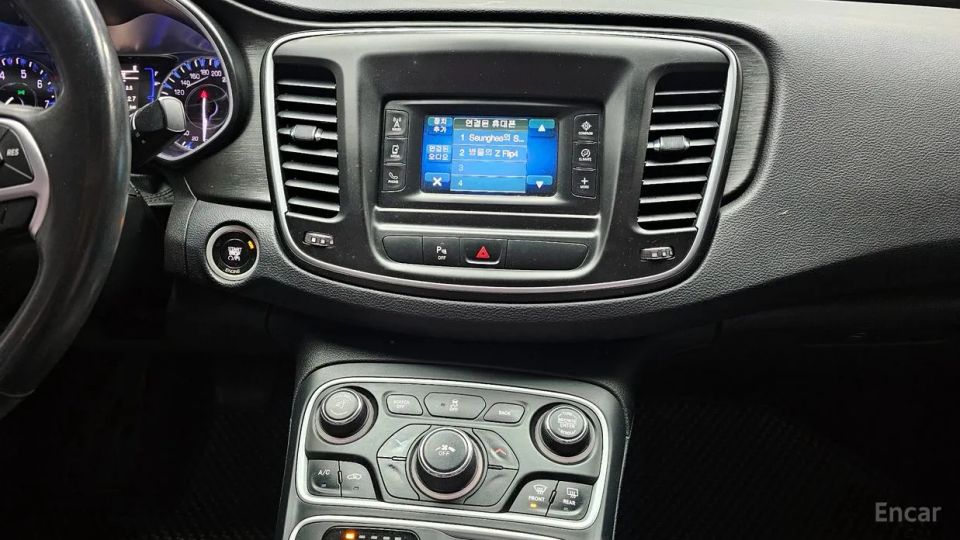 Chrysler 200