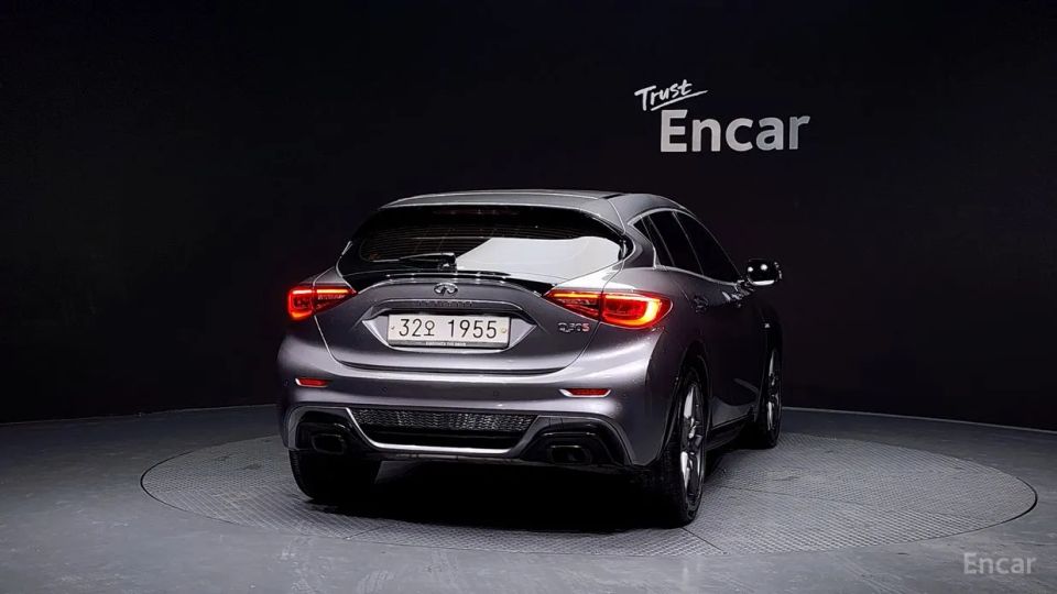 Infiniti Q30