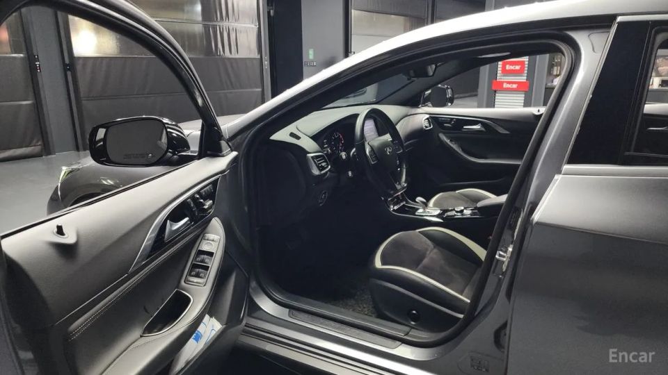Infiniti Q30