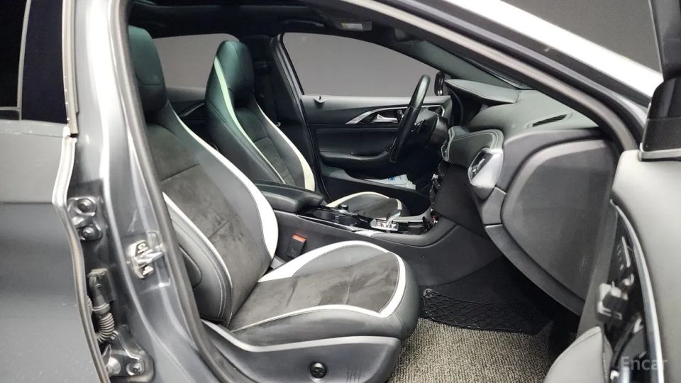 Infiniti Q30