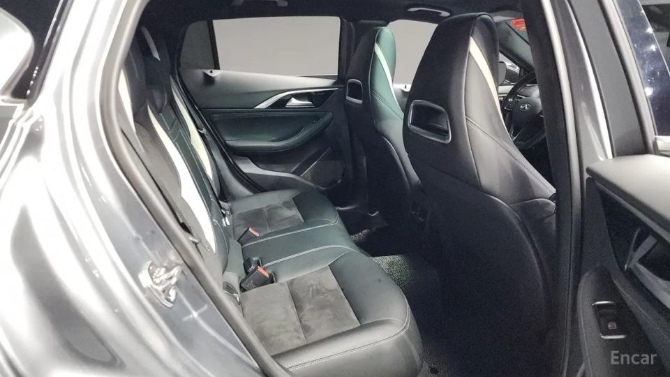 Infiniti Q30