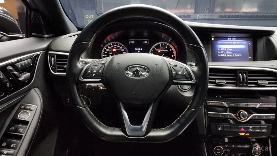 Infiniti Q30