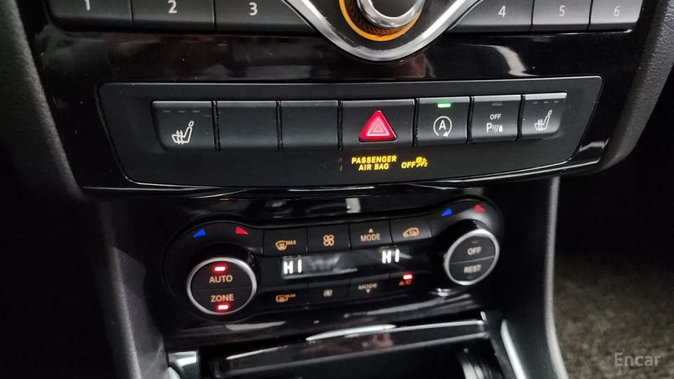 Infiniti Q30